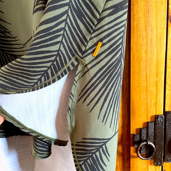 Lucy Vaca Sleeveless V neck - Picture 6 of 6